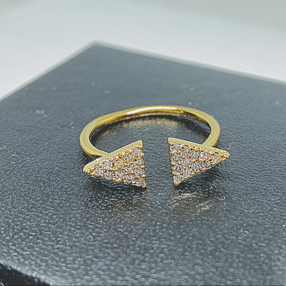 { HP } .925 Sterling Silver Cubic Zirconia Ring - Picture 5 of 9